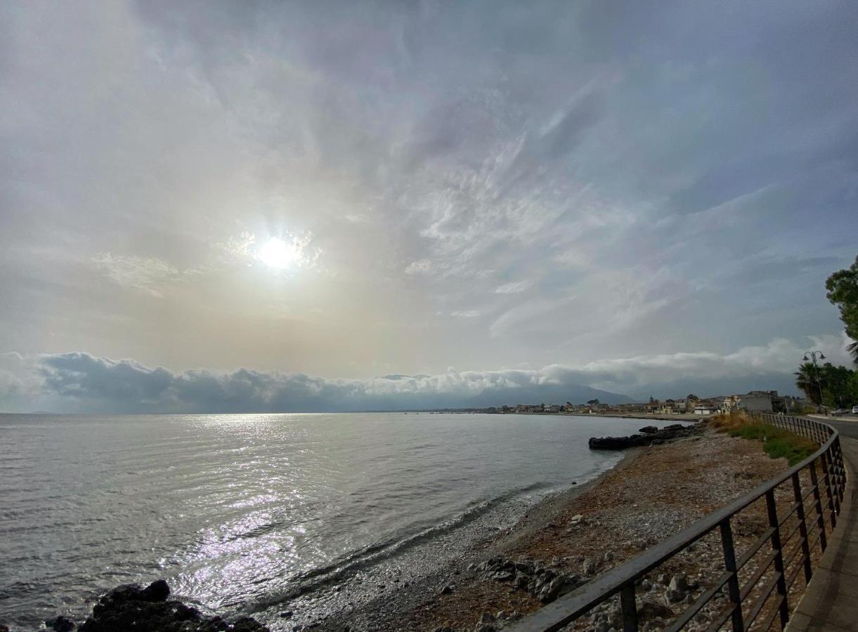 Hikkara Home Airport, Sea And Beach Carini Esterno foto