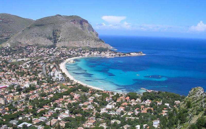 Hikkara Home Airport, Sea And Beach Carini Esterno foto