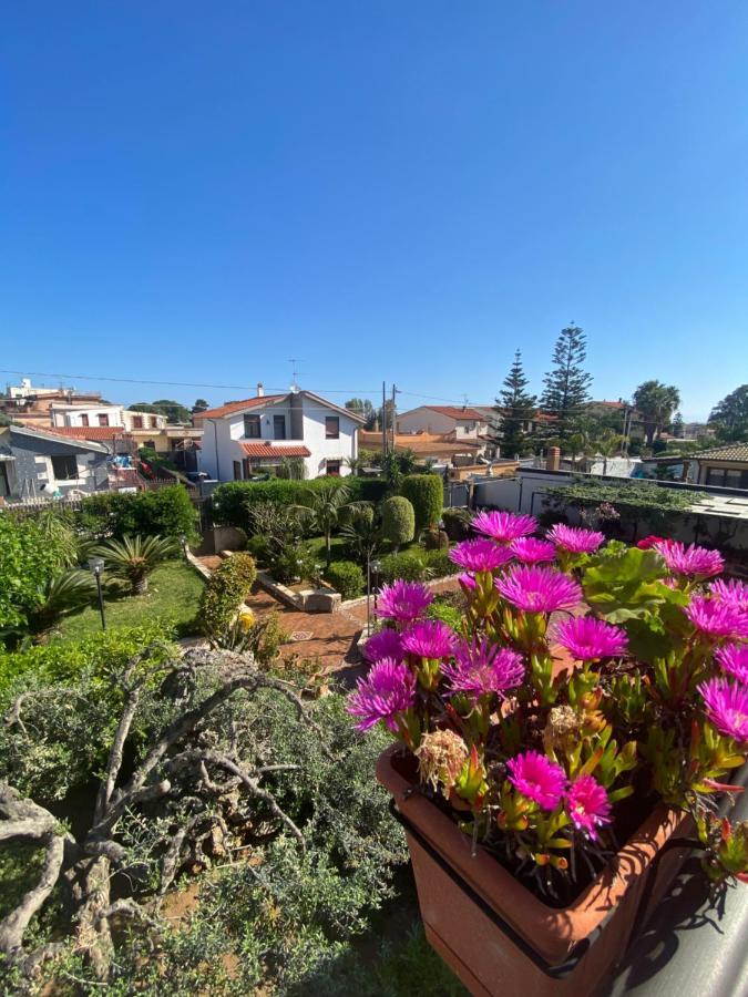 Hikkara Home Airport, Sea And Beach Carini Esterno foto