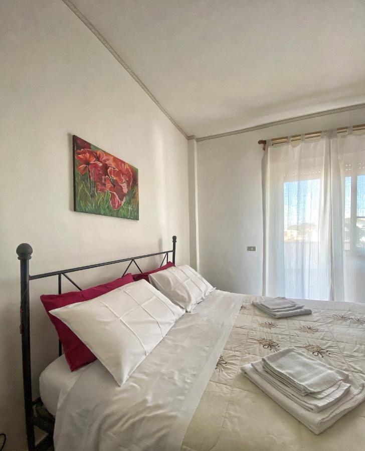 Hikkara Home Airport, Sea And Beach Carini Esterno foto