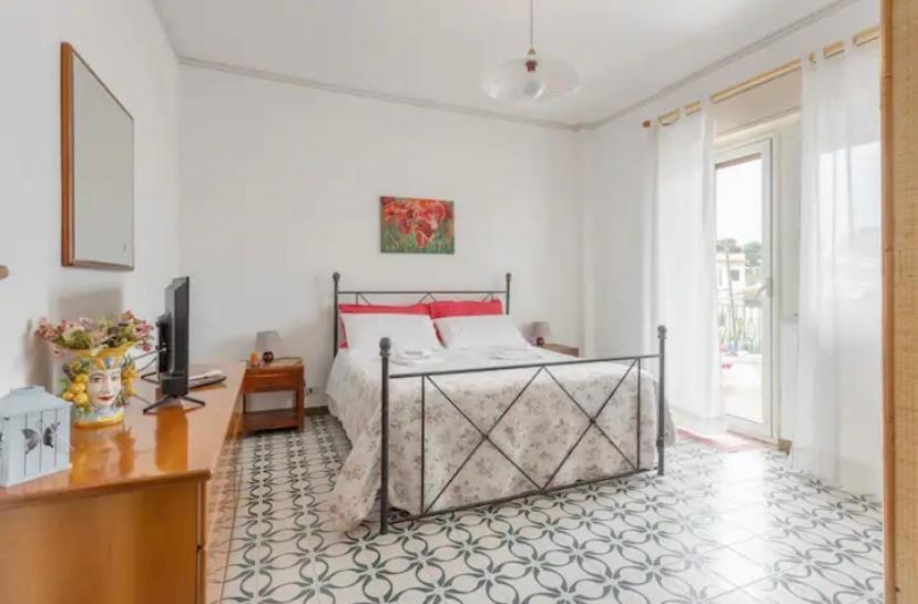 Hikkara Home Airport, Sea And Beach Carini Esterno foto