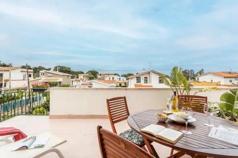 Hikkara Home Airport, Sea And Beach Carini Esterno foto